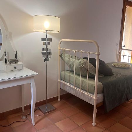 Bed and Breakfast Le Mazet De Choubouloute Saint-Gilles  Exterior foto