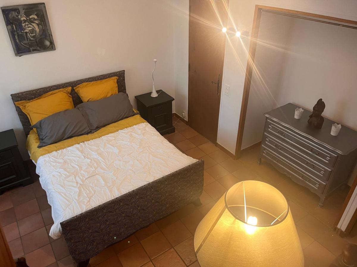 Bed and Breakfast Le Mazet De Choubouloute Saint-Gilles  Exterior foto