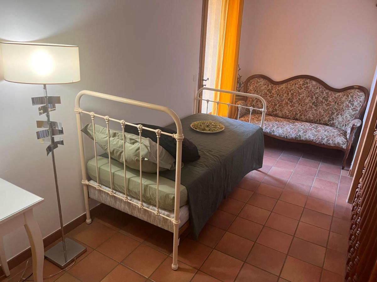 Bed and Breakfast Le Mazet De Choubouloute Saint-Gilles  Exterior foto